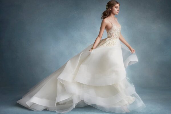 Sade Gelinlik Tercih Edeceklere Tavsiyeler | 2025 Rehberi