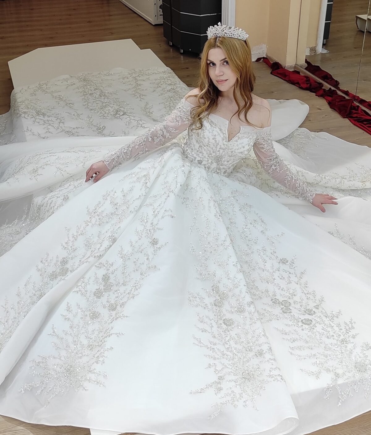 IMG_20210219_175543.jpg Düz Kesim Yaka Uzun Kollu Dantel İşlemeli Pileli Saten Etek Prenses Gelinlik - Görsel 1