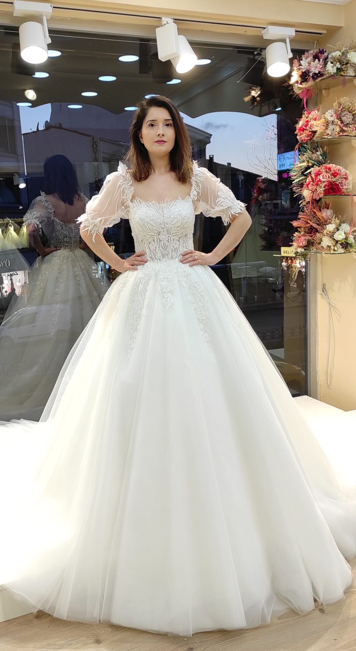 Kare Yaka Kısa Balon Kol Dantel İşlemeli A Kesim Tül Etek - Görsel 1