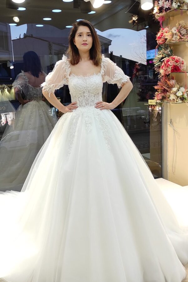 Kare Yaka Kısa Balon Kollu A Kesim Gelinlik Modeli, İstanbul