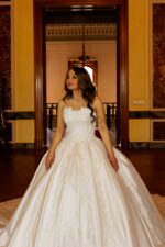 Pileli Straplez Prenses Gelinlik