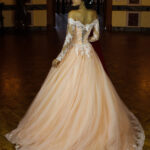 Uzun Kollu Dantel İşlemeli A-Kesim Uzun Abiye Elbise