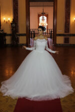 Uzun Kollu Kayık Yaka Prenses Gelinlik - Görsel 4