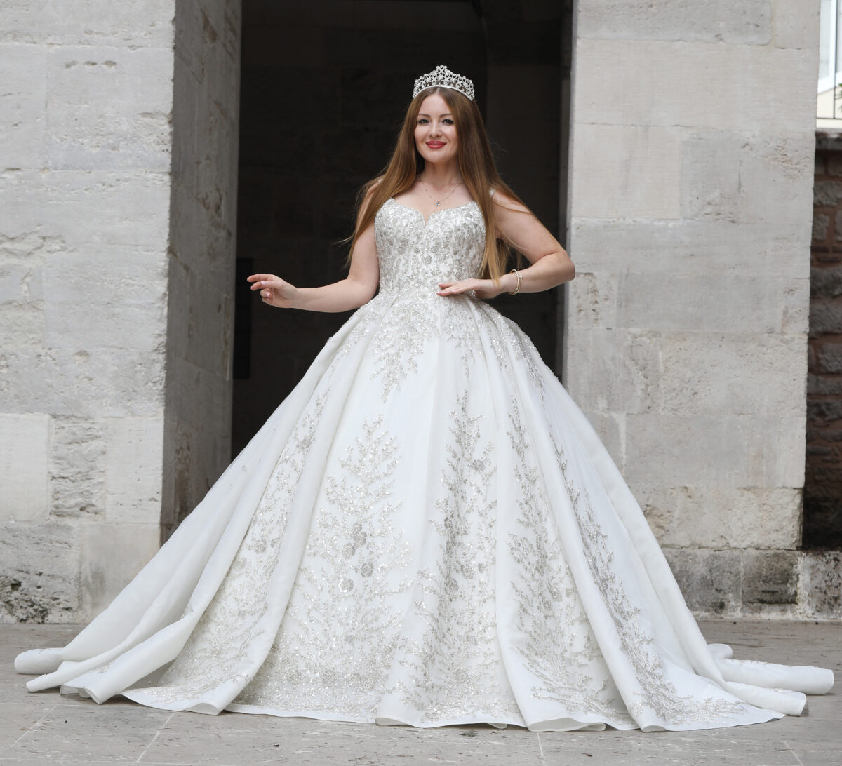 Askılı Kalp Yaka Gümüş İşlemeli Dantel Hacimli A Kesim Gelinlik - Görsel 1