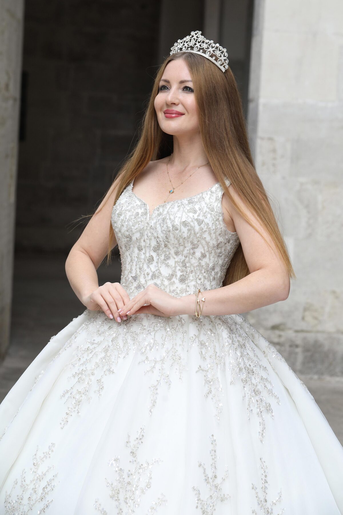 Askılı Kalp Yaka Gümüş İşlemeli Dantel Hacimli A Kesim Gelinlik - Görsel 4