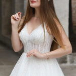 Askılı Kalp Yaka Payetli Simli Tüllü İnci ve Payet İşlemeli A Kesim Gelinlik