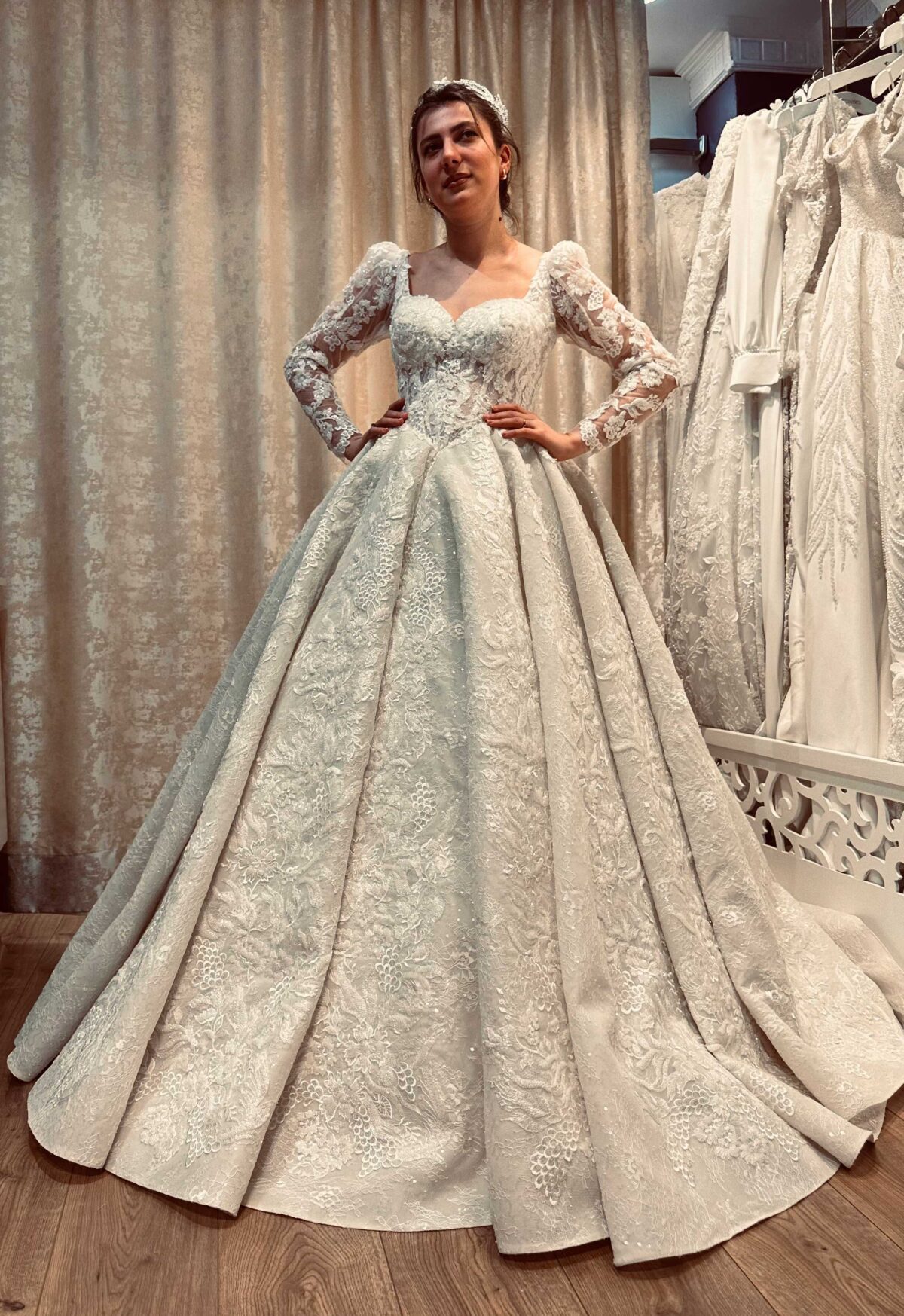 Strappy Sweetheart Neckline Long Sleeve Embroidered Applique Complete Lace Princess Wedding Dress - Image 3