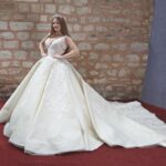 Askılı V Yaka Tül Üzerine Çiçekli Dantel İşlemeli Hacimli A Kesim Gelinlik