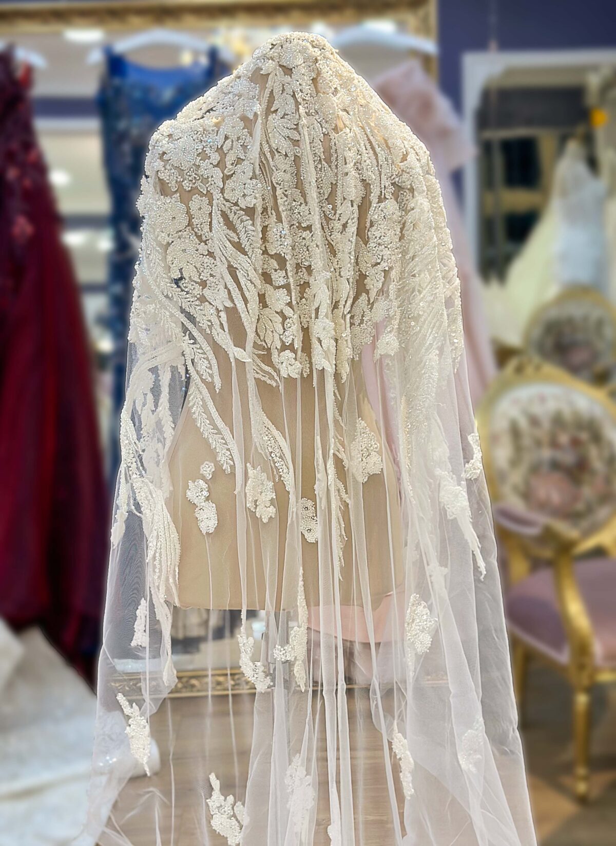 Baş Kısmı Yoğun Kristal İşlemeli Dantelli Tül Duvak - Görsel 3