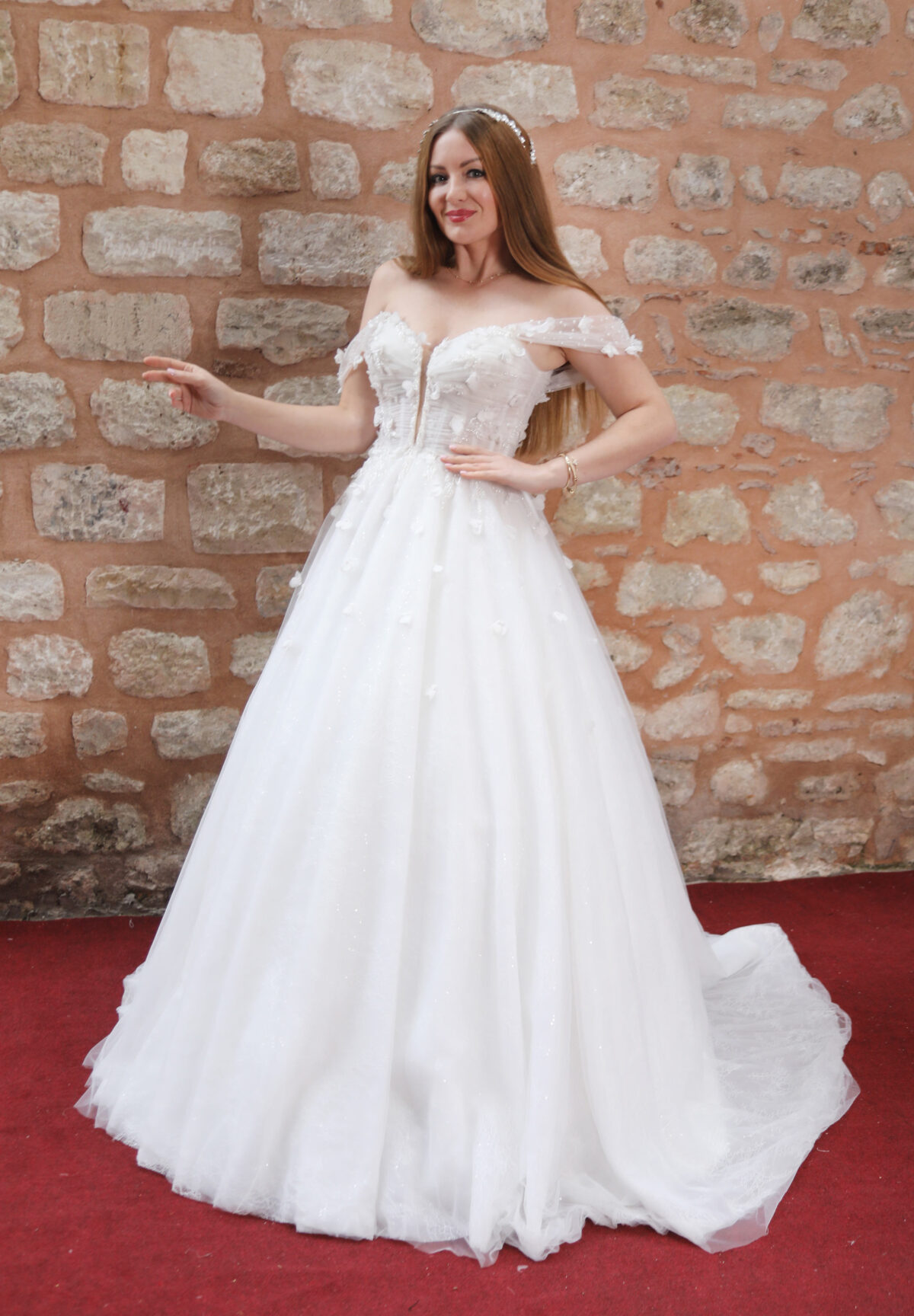 Derin Dekolteli Kalp Yaka Düşük Askılı Üç Boyutlu Çiçekli Lez Dantelli A Kesim Gelinlik - Görsel 1