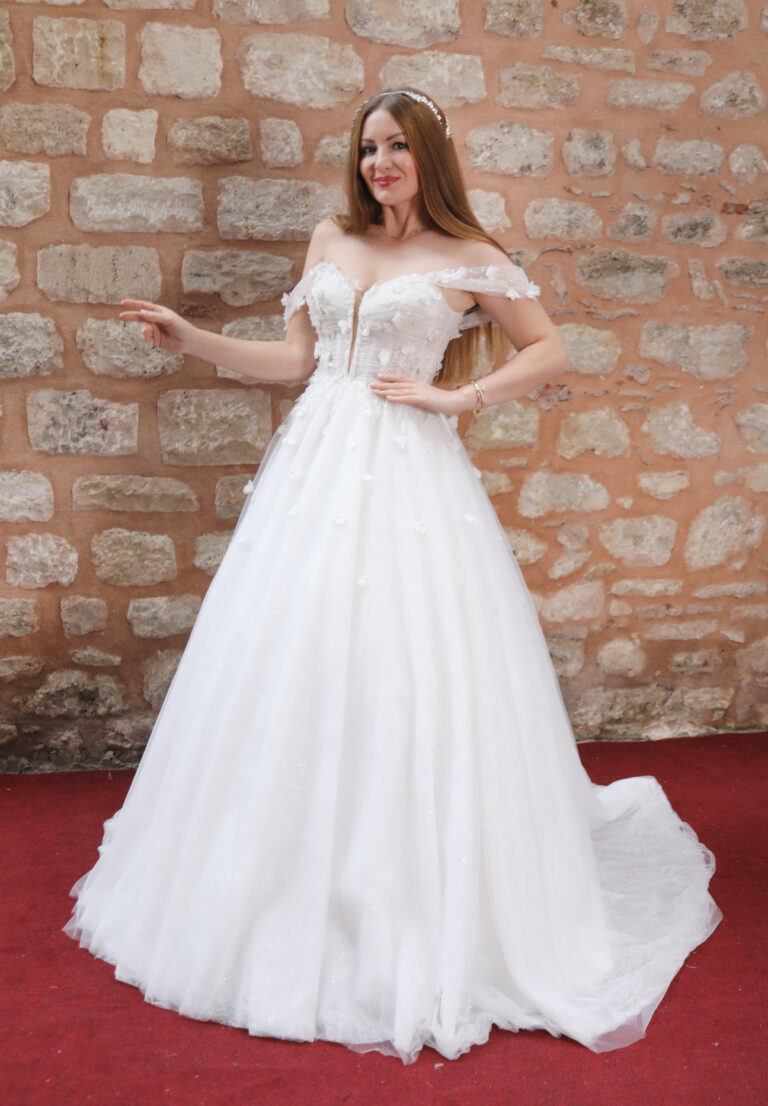 Derin Dekolteli Kalp Yaka Dusuk Askili Uc Boyutlu Cicekli Lez Dantelli A Kesim Gelinlik | İndirimli Gelinlikler