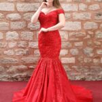 Drapeli Kalp Yakalı Düşük Askılı Üç Boyutlu Çiçek ve Dantel İşlemeli Balık Abiye