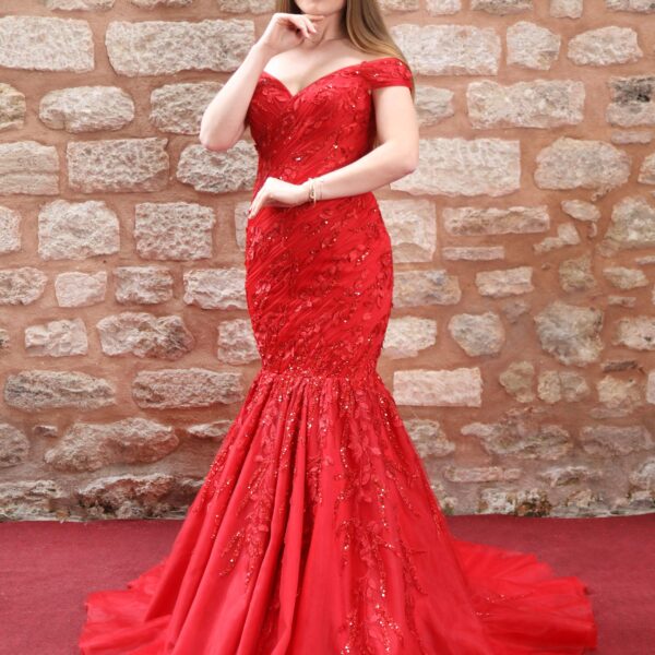 Drapeli Kalp Yakalı Düşük Askılı Üç Boyutlu Çiçek ve Dantel İşlemeli Balık Abiye