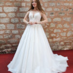 Drapeli Kedi Yaka İnce Askılı İşlemeli ve Payetli Dantel Simli Tüllü A Kesim Gelinlik