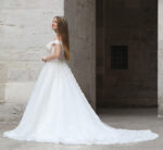 Düz Transparan Yaka Düşük Askı Üç Boyutlu Çiçek İşlemeli A Kesim Gelinlik - Görsel 3