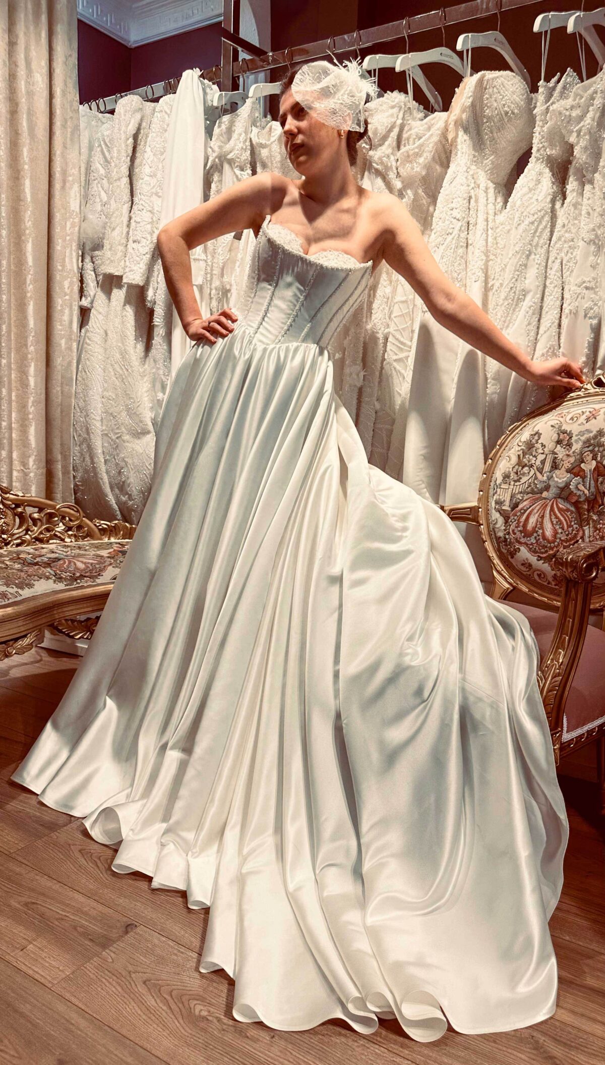 Düz Yaka Saten V Bel A Kesim Gelinlik - Görsel 4