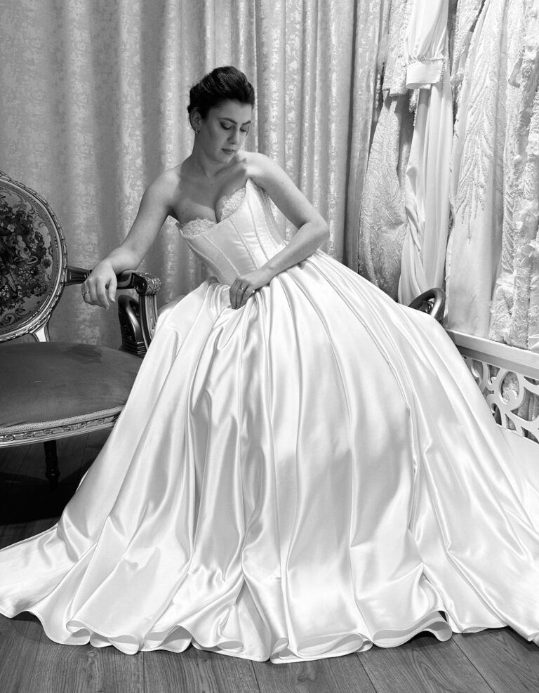 Duz Yaka Saten V Bel A Kesim Gelinlik 2 | İndirimli Gelinlikler