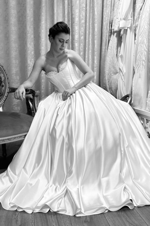 Düz Yaka Saten V Bel A Kesim Gelinlik