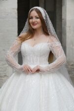 İnci Askılı Düşük Kollu Kalp Yaka Komple İnci ve Payet İşlemeli Prenses Gelinlik - Görsel 4