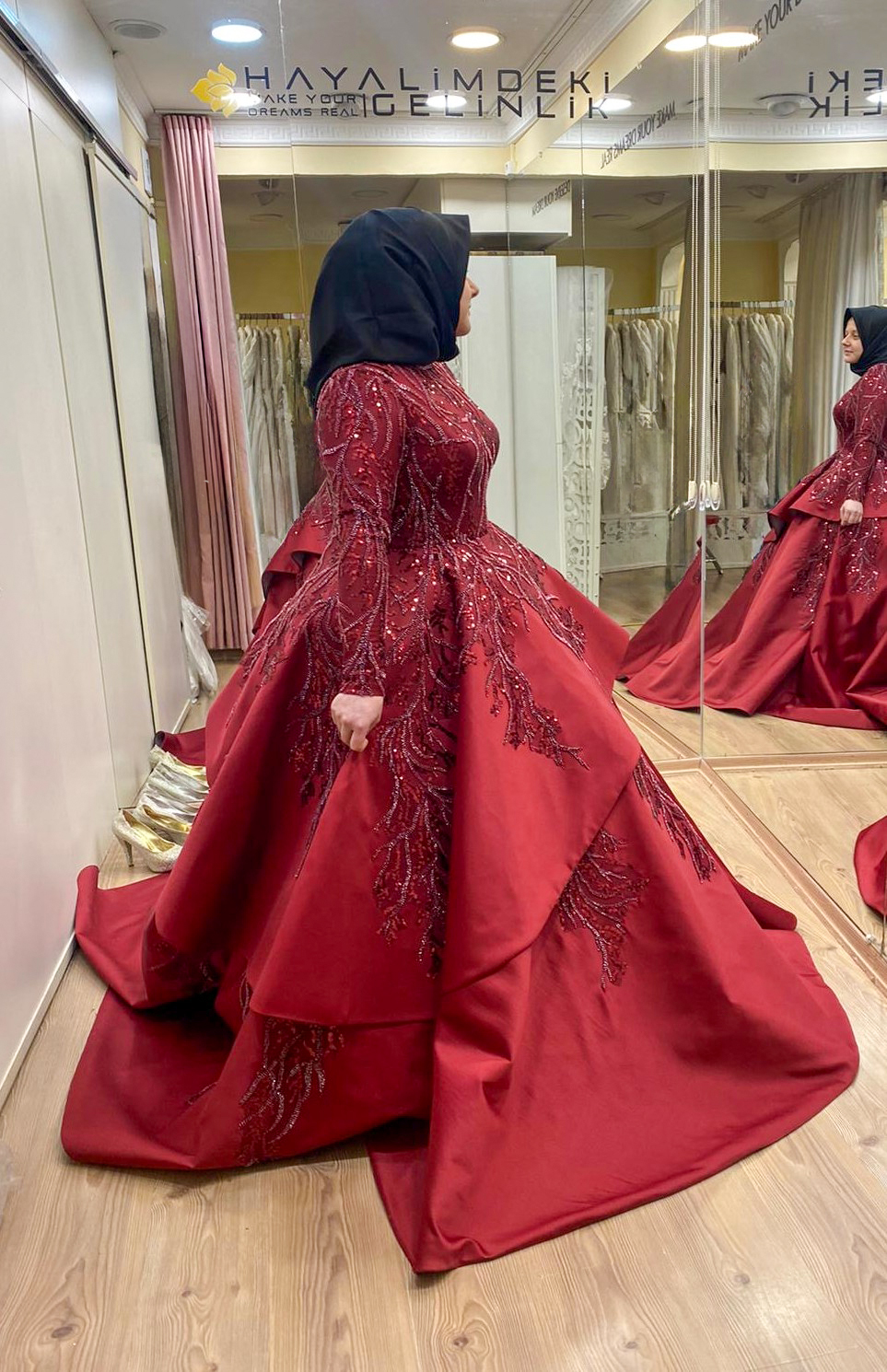 Islemeli Dantel Saten Tesettur Uzun Kollu Cift Katli Hacimli A Kesim Nisanlik Kina Elbisesi 1 | HG Gelinleri