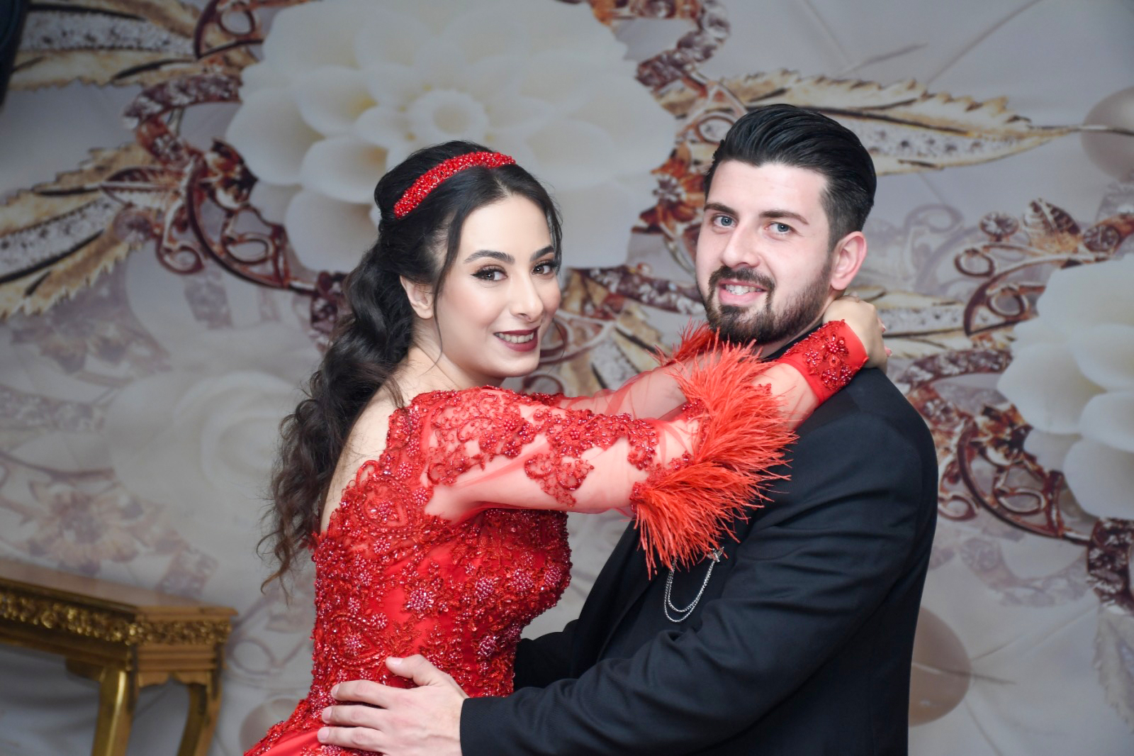 Islemeli Dantel Saten V Yaka Uzun Kollu A Kesim Nisanlik Kina Elbisesi 1 | HG Gelinleri