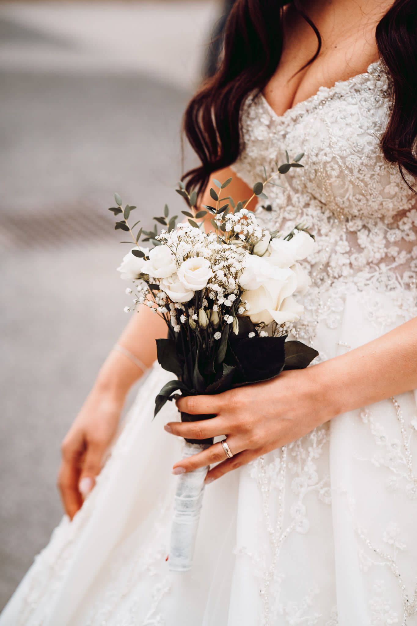 Islemeli Dantel Simli Tul V Yaka Askili Hacimli A Kesim Gelinlik 4 | HG Gelinleri