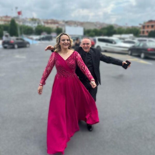 İşlemeli Dantel V Yaka Uzun Kollu Drapeli Kloş A Kesim Abiye