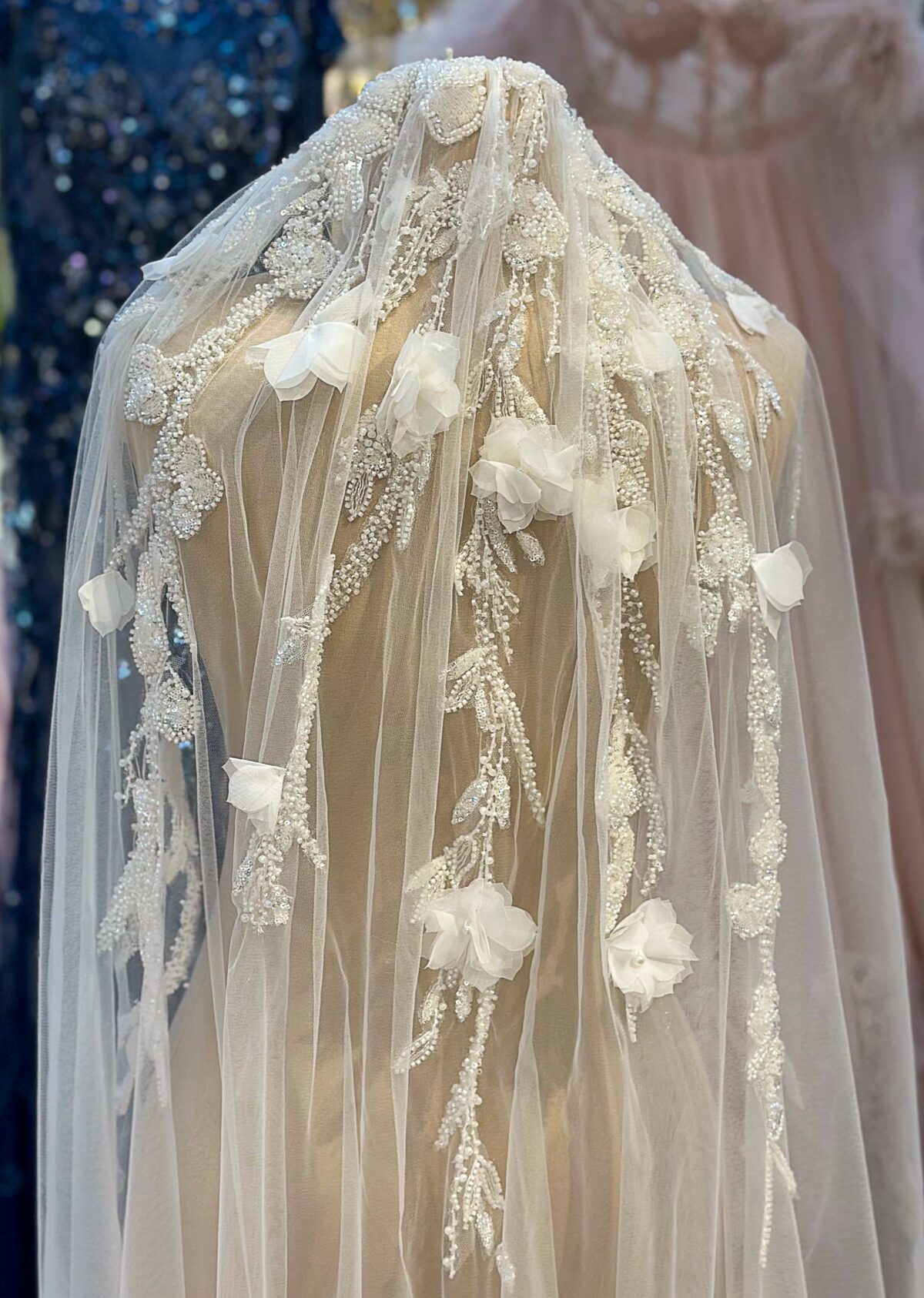 İşlemeli Üç Boyutlu Dantelli Tül Duvak - Görsel 2