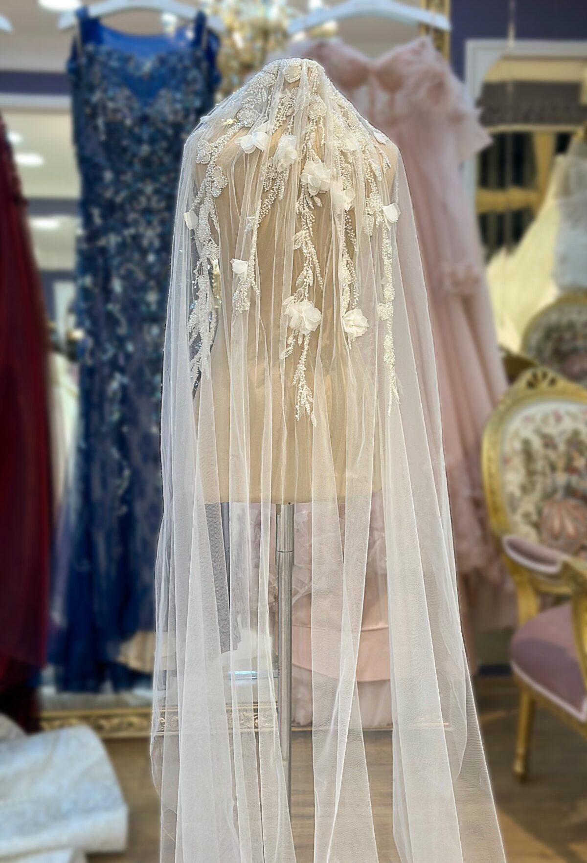 İşlemeli Üç Boyutlu Dantelli Tül Duvak - Görsel 3