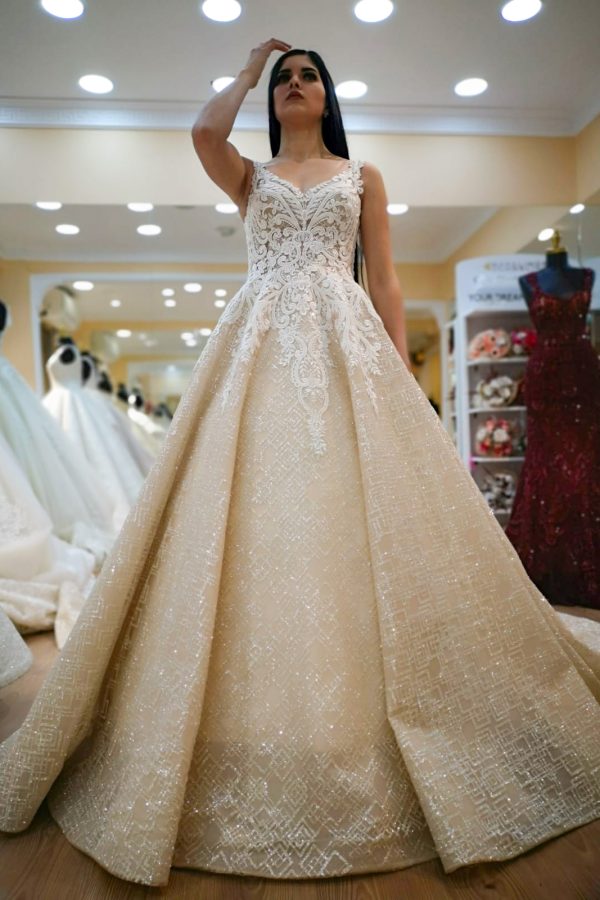 İşlemesiz Sade Dantel Sim Baskılı Tül V Yaka Askılı A Kesim Gelinlik