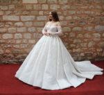 Kalp Yaka Uzun Kollu Yoğun İşlemeli Prenses Gelinlik - Görsel 6