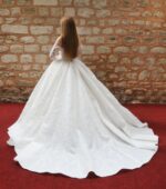 Kalp Yaka Uzun Kollu Yoğun İşlemeli Prenses Gelinlik - Görsel 4