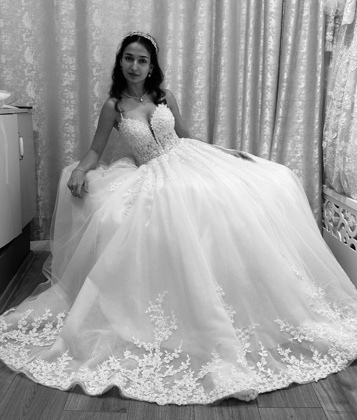 Cat Collar Embroidered Lace Tulle Skirt A Line Wedding Dress - Image 5