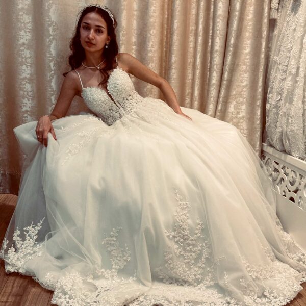 Kedi Yaka İşlemeli Dantelli Tül Etek A Kesim Gelinlik