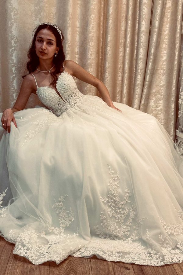 Kedi Yaka İşlemeli Dantelli Tül Etek A Kesim Gelinlik