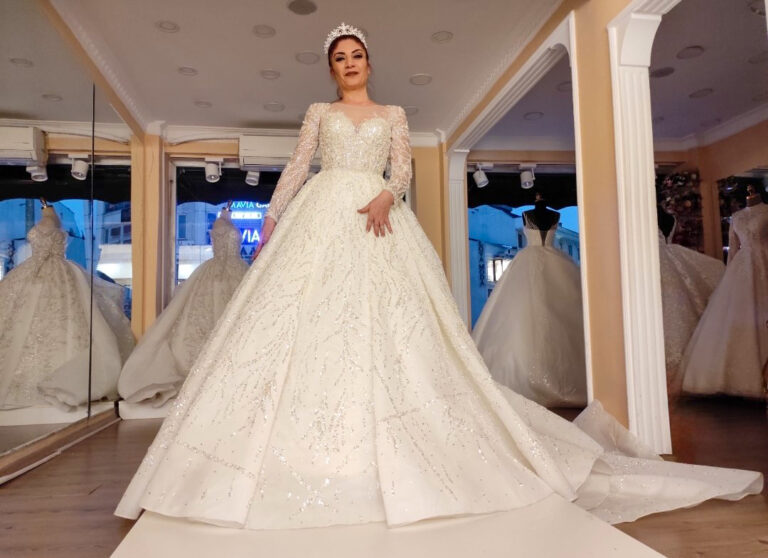 Komple Gumus Isleme Organze Tul Kalp Yaka Dar Uzun Kol Pileli Hacimli A Kesim Gelinlik | İndirimli Gelinlikler