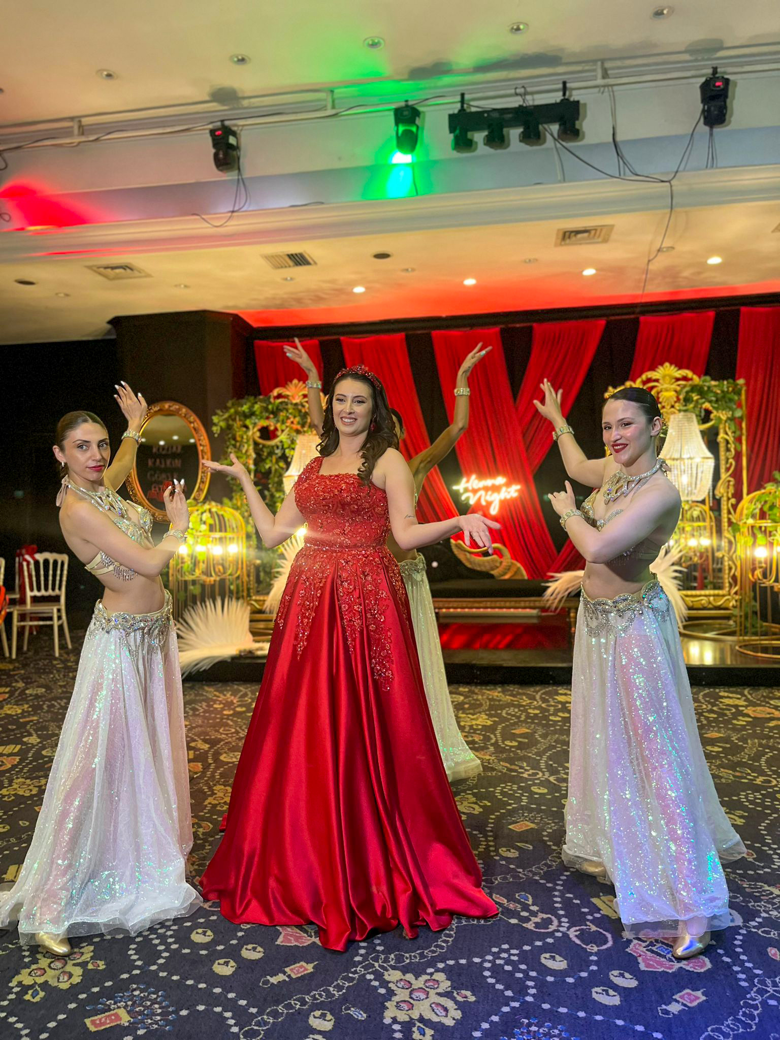 Komple Islemeli Dantel Saten Duz Yaka Tek Aski Dar Kisa Elbise uzeri A Kesim Etek Nisanlik Kina Elbisesi 2 | HG Gelinleri