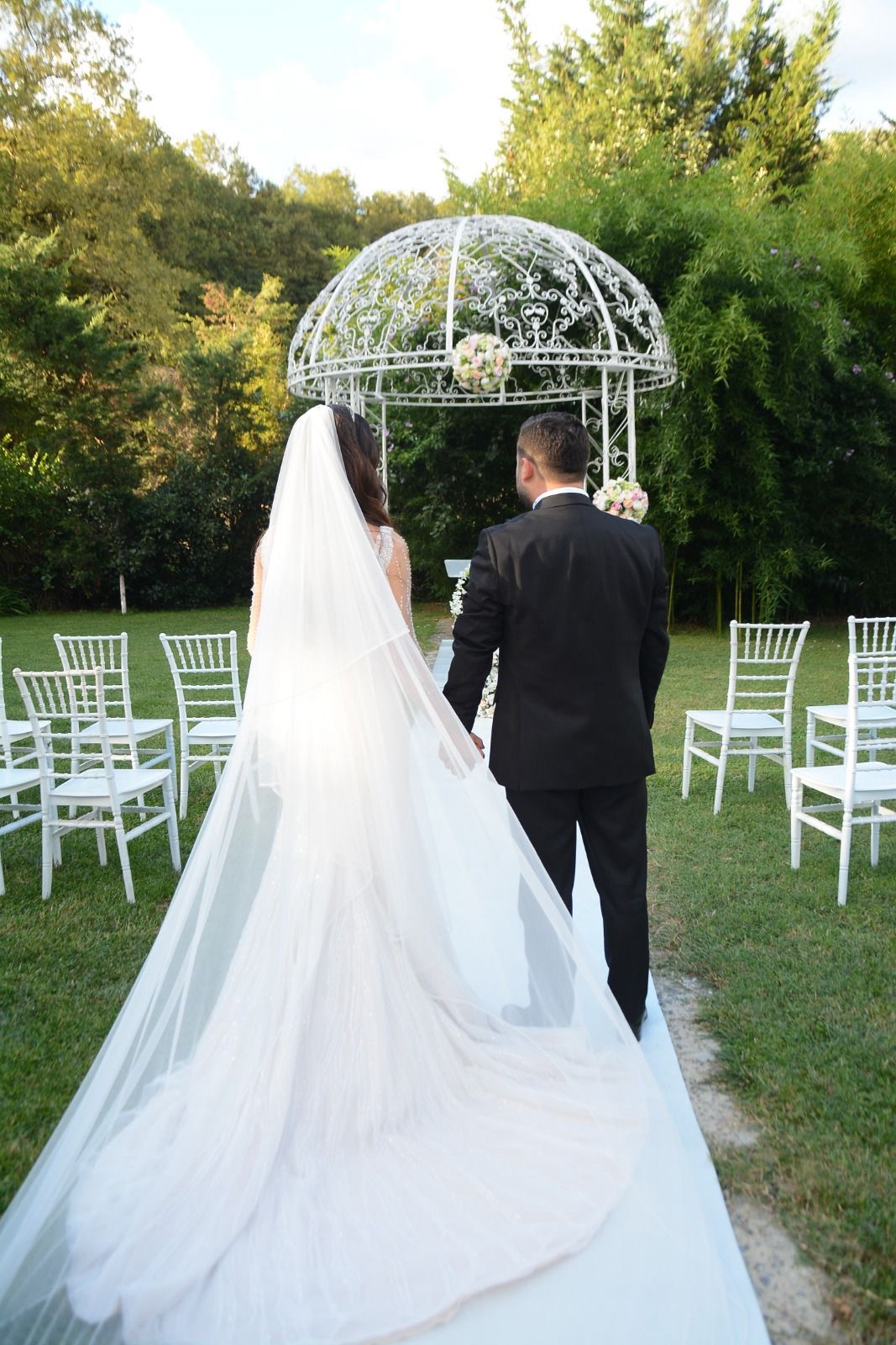 Komple Islemeli Tul Organze Derin Dekolteli Kalp Yaka Uzun Kollu Balik Model Gelinlik 1 | HG Gelinleri