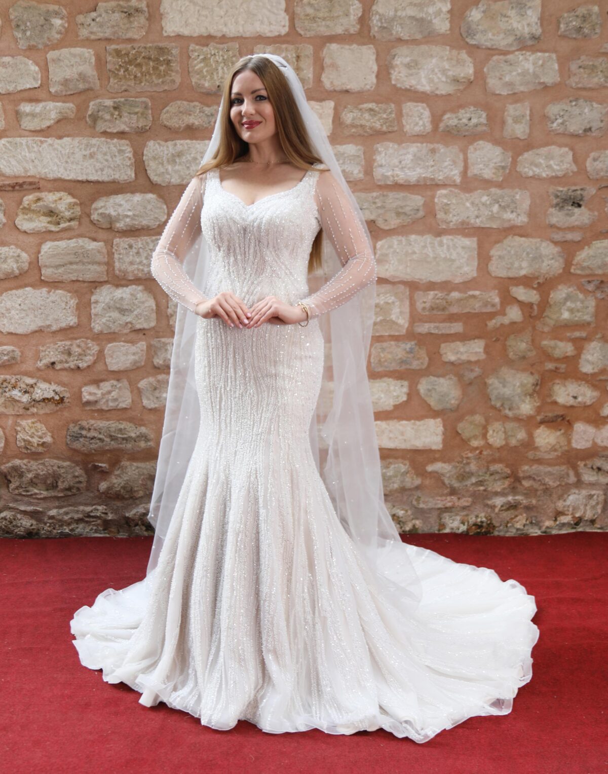 Komple Kristal İşlemeli V Yaka Uzun Kollu Derin Sırt Dekolteli Balık Gelinlik - Görsel 4