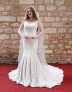 Komple Kristal İşlemeli V Yaka Uzun Kollu Derin Sırt Dekolteli Balık Gelinlik - Görsel 4