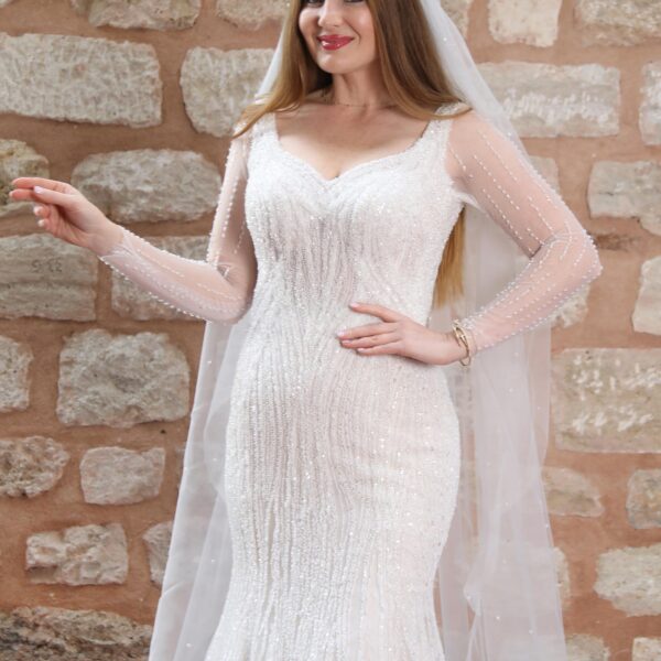 Komple Kristal İşlemeli V Yaka Uzun Kollu Derin Sırt Dekolteli Balık Gelinlik