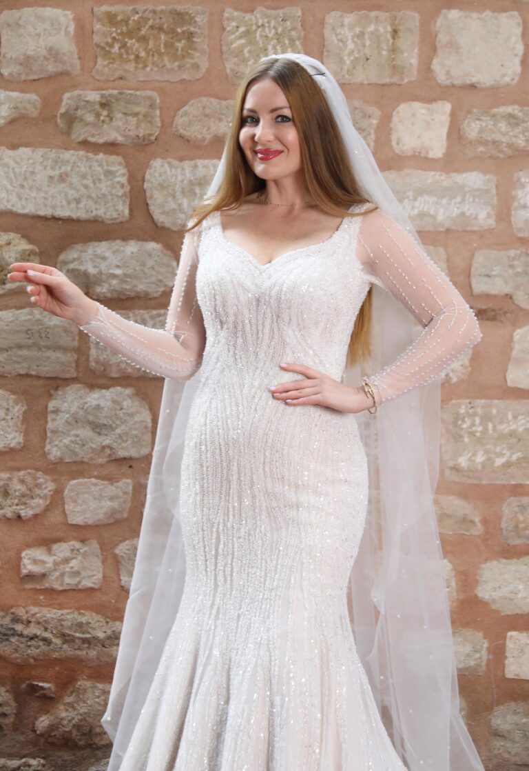 Komple Kristal Islemeli V Yaka Uzun Kollu Derin Sirt Dekolteli Balik Gelinlik | İndirimli Gelinlikler