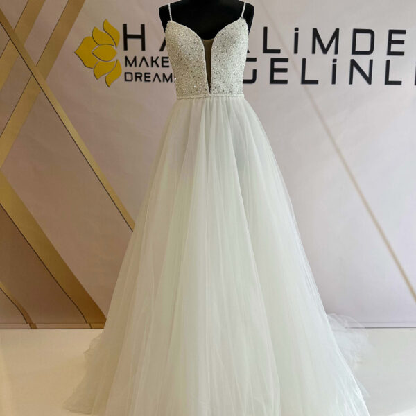 Kristal Swarovski İşlemeli Kedi Yaka İnce Askılı Tül Etek A Kesim Gelinlik