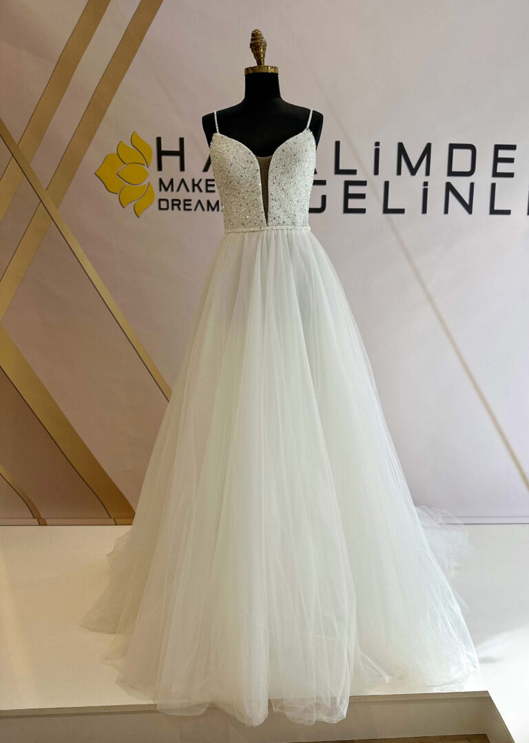 Kristal Swarovski Islemeli Kedi Yaka Ince Askili Tul Etek A Kesim Gelinlik 4 | İndirimli Gelinlikler