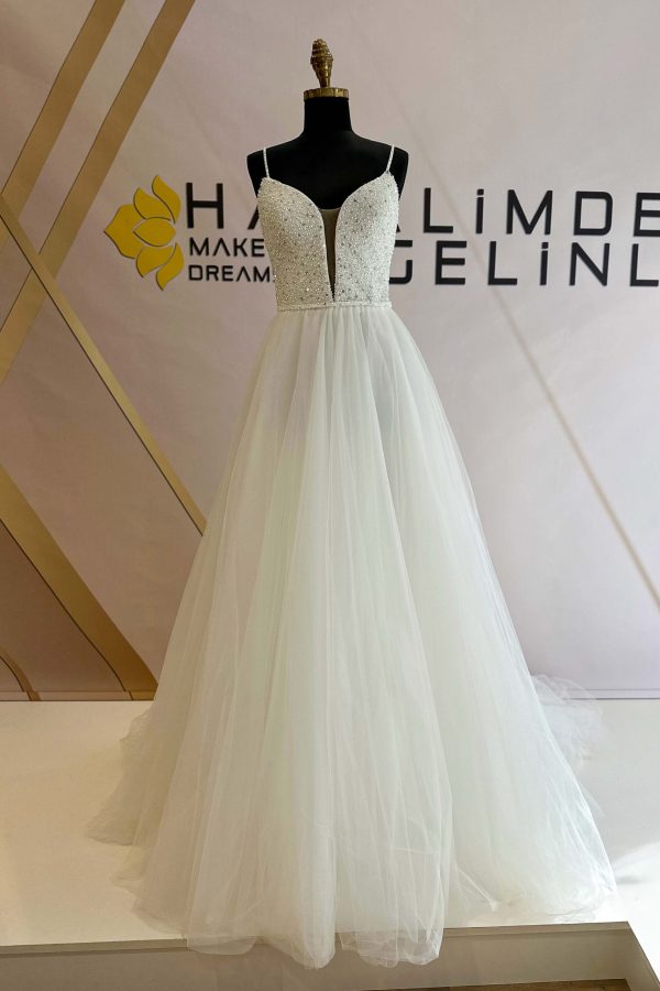 Kristal Swarovski Islemeli Kedi Yaka Ince Askili Tul Etek A Kesim Gelinlik 4 scaled | Home