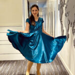 Likralı Saten V Yaka Dar Mini Kol Kloş Abiye