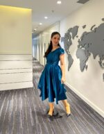 Likralı Saten V Yaka Dar Mini Kol Kloş Abiye - Görsel 3