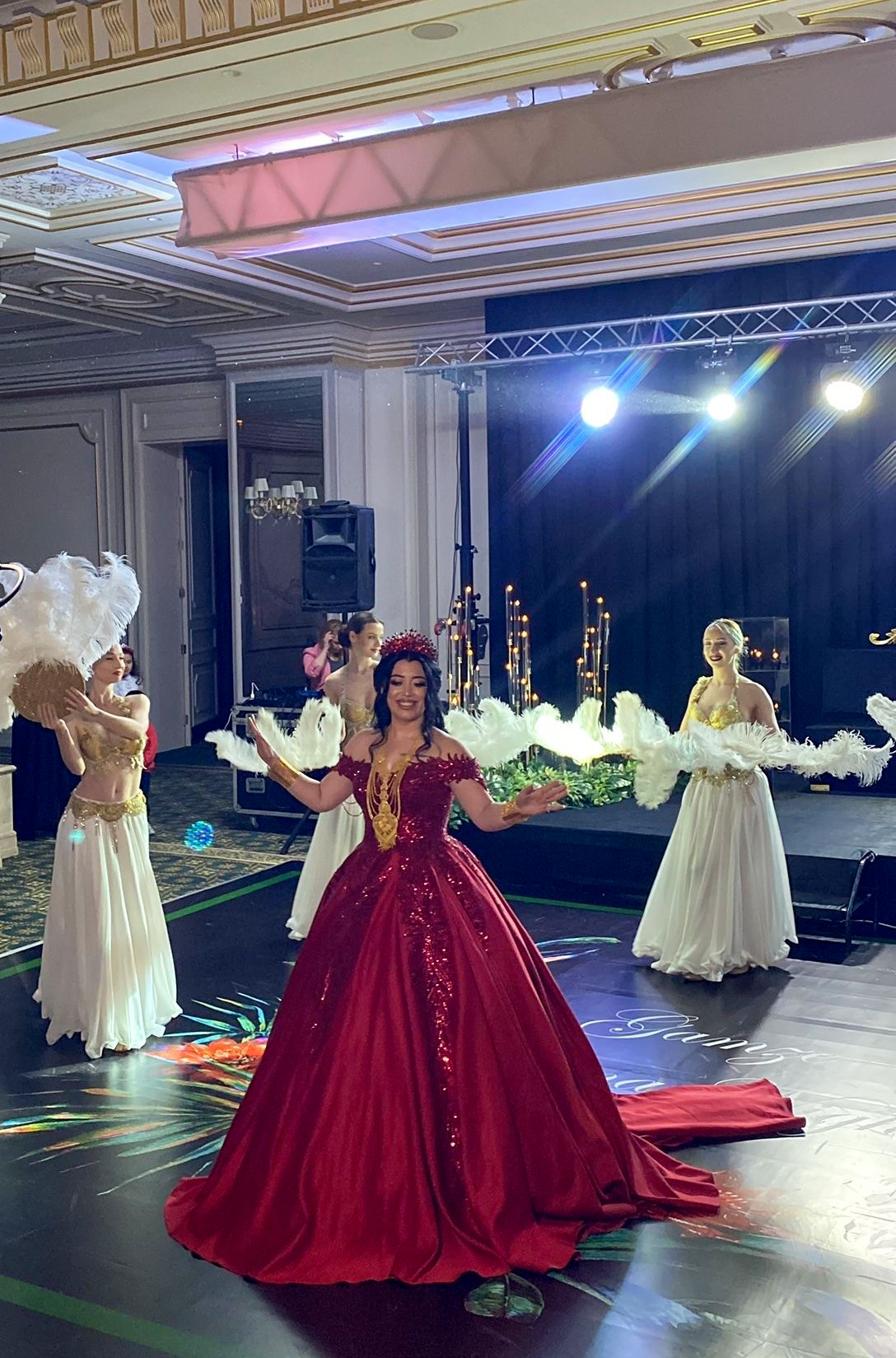 Payetli Islemeli Dantel Saten Straplez Kalp Yaka Dusuk Kol Pileli A Kesim Nisanlik Kina Elbisesi 4 | HG Gelinleri