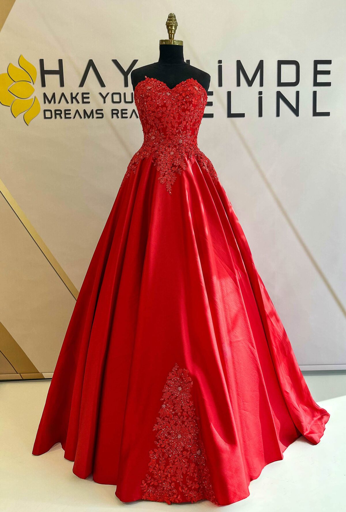 Straplez Kalp Yaka İşlemeli Aplikli Saten A Kesim Abiye - Görsel 6