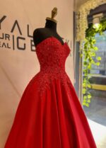 Straplez Kalp Yaka İşlemeli Aplikli Saten A Kesim Abiye - Görsel 3